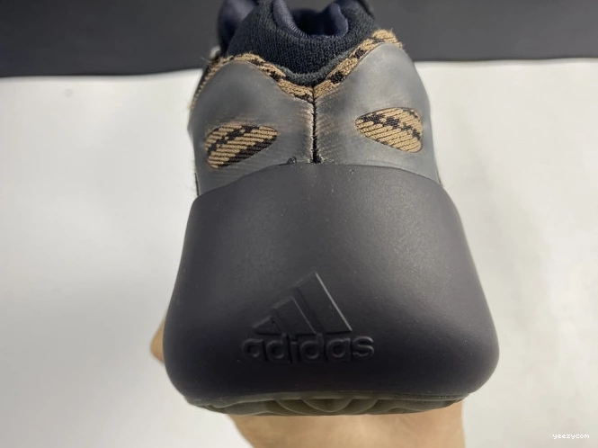 GY0189 ADIDAS V3 700 YEEZY 0809